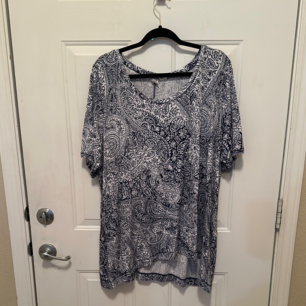 Artisan Ny Blue and White Graphic Short Sleeve Blouse
